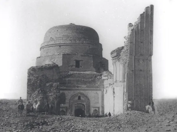 آرامگاه بابا لقمان سرخس / گیومه